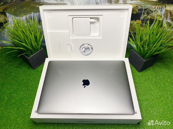 MacBook Pro 15 (2019), 512 ГБ, Core i7, 2.6 ГГц, RAM 16 ГБ, Radeon Pro 555X 4 ГБ