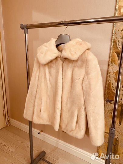 Шуба норковая бежевая с капюшоном