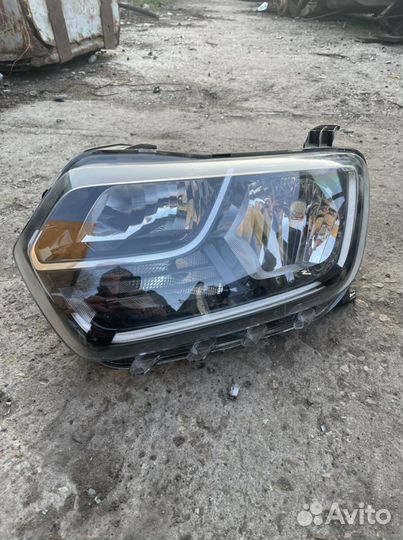 Фара левая Dacia Duster 2017-2020
