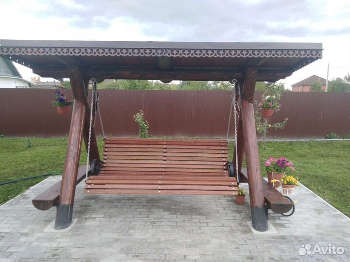 Садовая качель из бревна