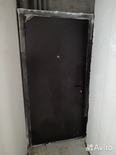 Дверь входная металлическая от застройщика