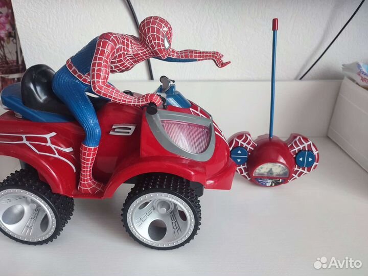 Человек паук на квадрацикле