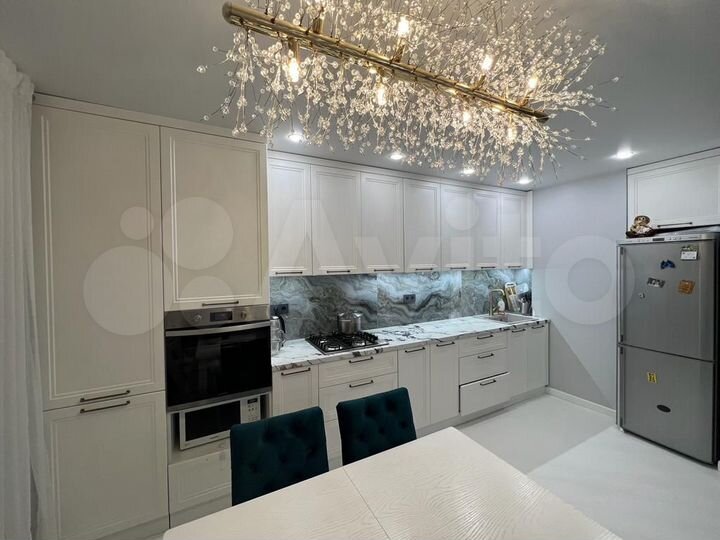 2-к. квартира, 77 м², 6/12 эт.