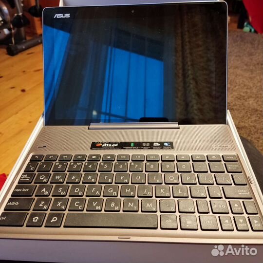 Планшет с клавиатурой Asus zd300cl