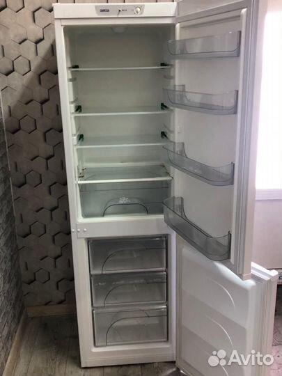 Холодильник бу в отличном состоянии