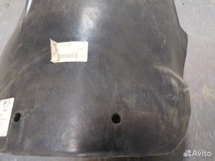 Подкрылок локер передний правый Passat