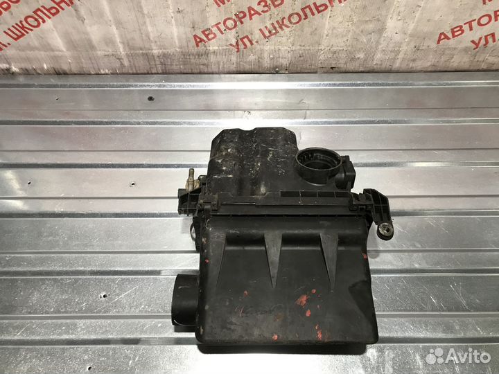 Корпус воздушного фильтра ToyotaYarisI 1999 2005