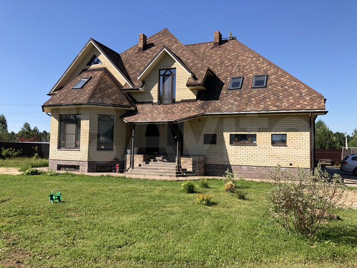 Коттедж 250 м² на участке 20 сот.