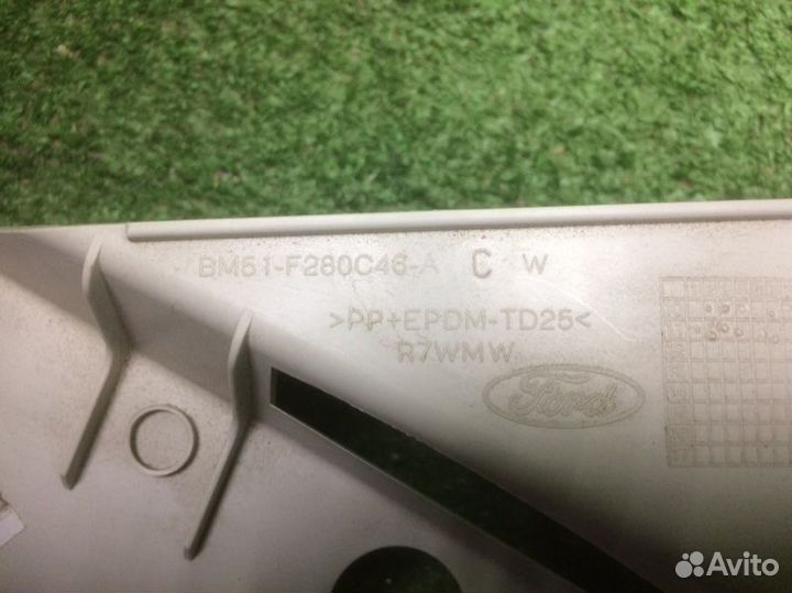 Накладка задней стойки правая Ford Focus 3 седан