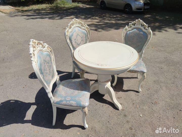 Столы и стулья