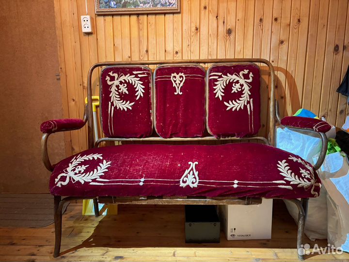 Антикварный диван