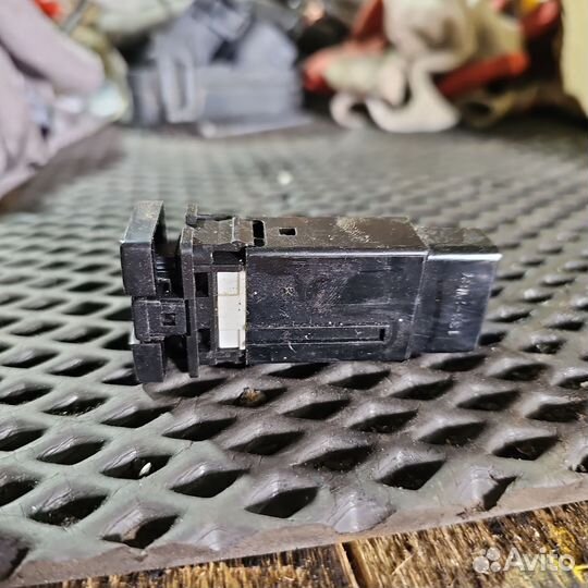 Кнопки обогрева сидений Toyota Corolla 150