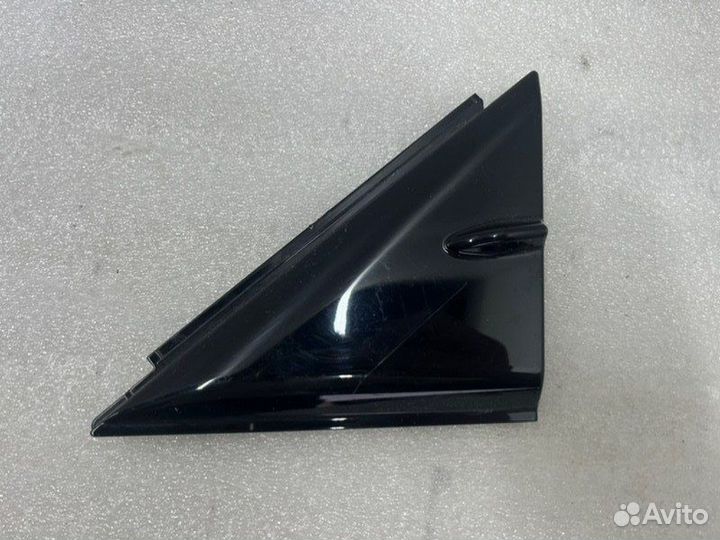 Накладка двери (уголок) передняя левая Toyota