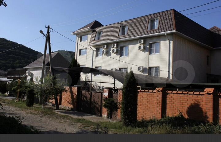 Дом 1200 м² на участке 8 сот.