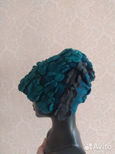 Шапка ручной работы из шерсти