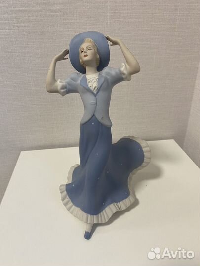 Статуэтка фарфор бисквитный Дама в шляпе