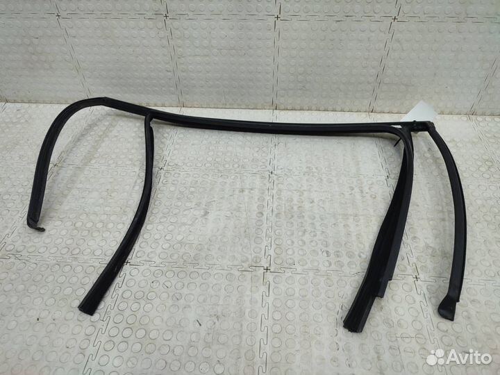 Направляющая стекла двери задняя левая Volkswagen