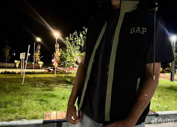 Жилетка (безрукавка) Gap