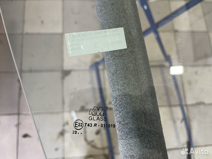 Переднее правое стекло на volkswagen polo 5