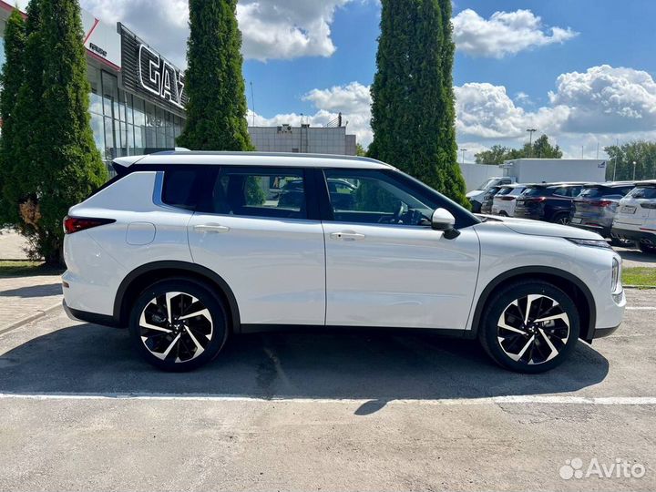 Mitsubishi Outlander 2.5 CVT, 2023