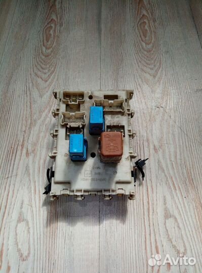 Блок предохранителей Nissan primera P12