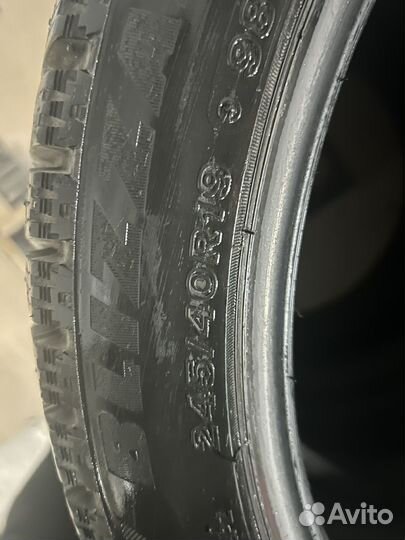 Bridgestone Blizzak Spike-02 245/40 R19 98T