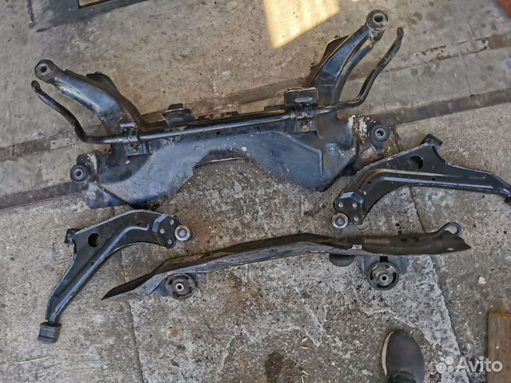 Балка подрамник leganza