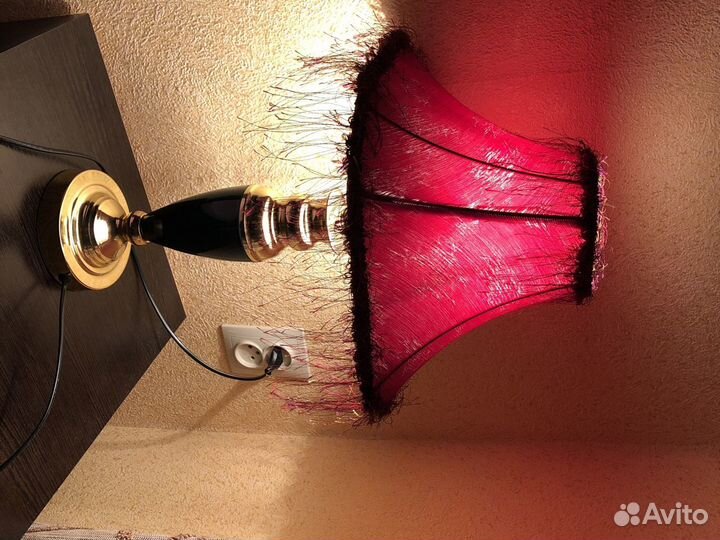 Лампа настольная с абажуром