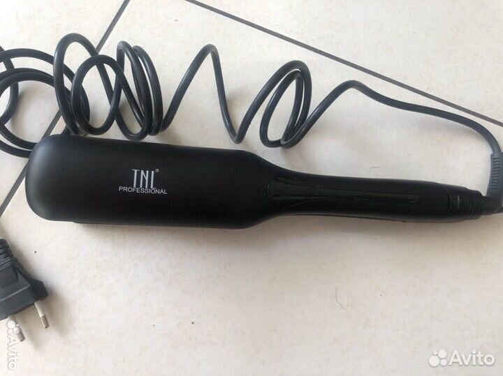 Выпрямитель-утюжок для волос