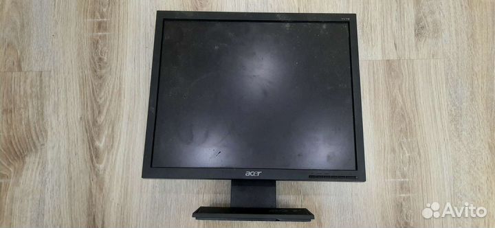 Монитор и два ноутбука