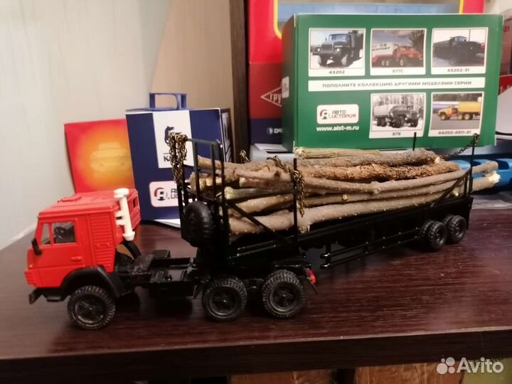 Модель грузовика камаз-5410 с полуприцепом лесовоз