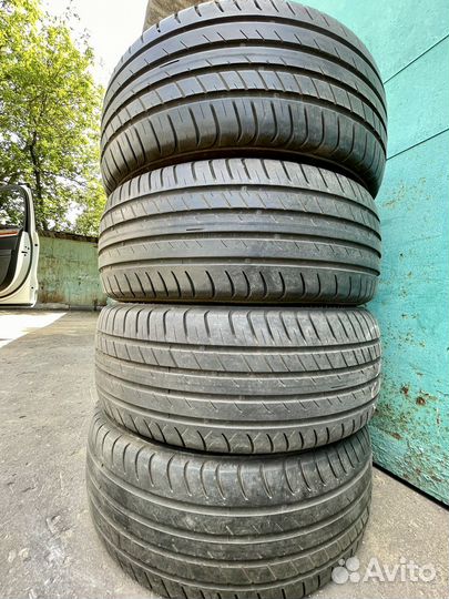 Viatti Strada Asimmetrico V-130 215/55 R17 94V