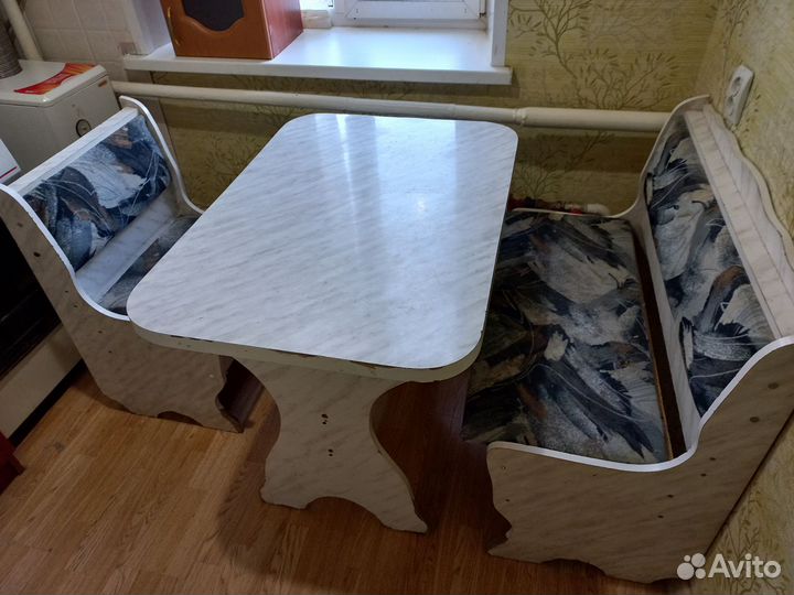 Кухонный уголок и стол