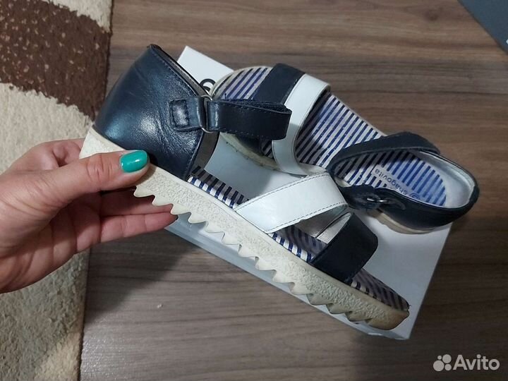 Сандалии на девочку