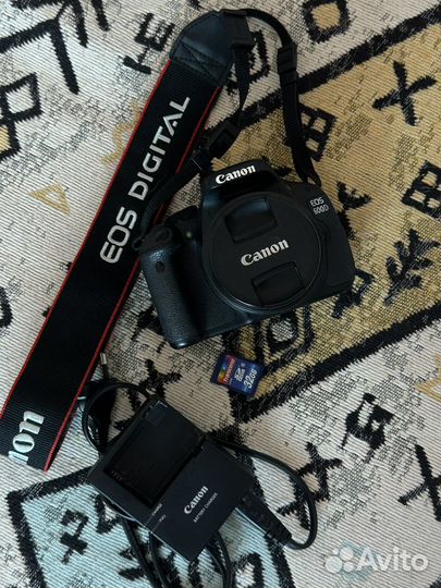 Зеркальный фотоаппарат canon 600D