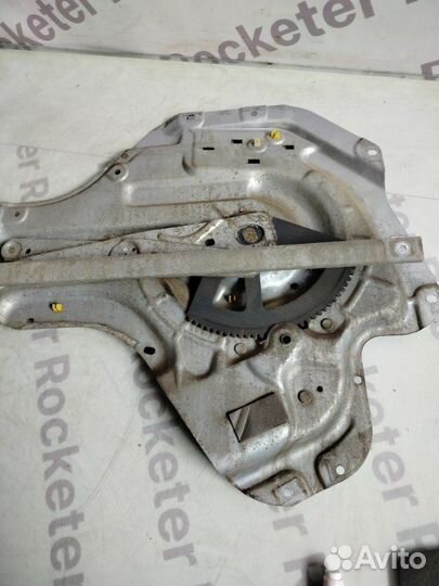 Стеклоподъемник задний правый Hyundai Elantra XD