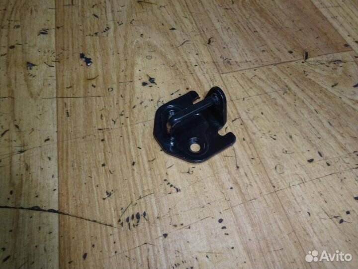 Ответная часть замка двери Ford Focus II 2008-2011