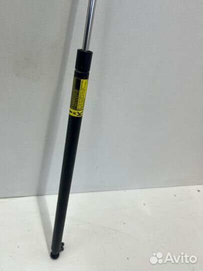 Амортизатор капота передний правый Toyota Land