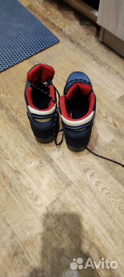 Лыжные ботинки