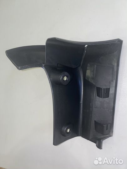 Брызговик передний правый Toyota Mark II 100