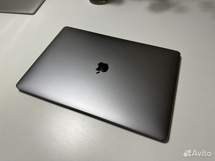 Топкейс Apple MacBook Pro 15 2019 с новой акб