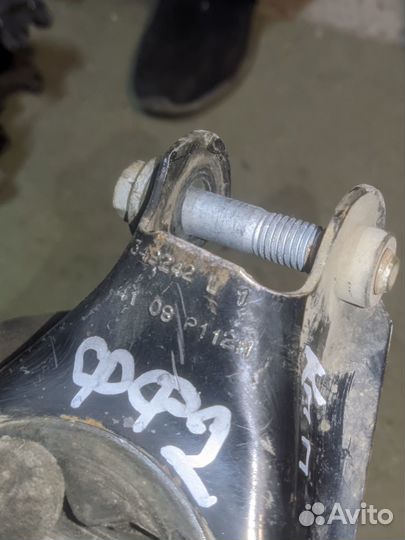 Подушка крепления кпп Ford Focus 2