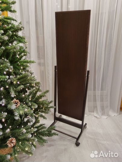 Зеркало напольное на колесах
