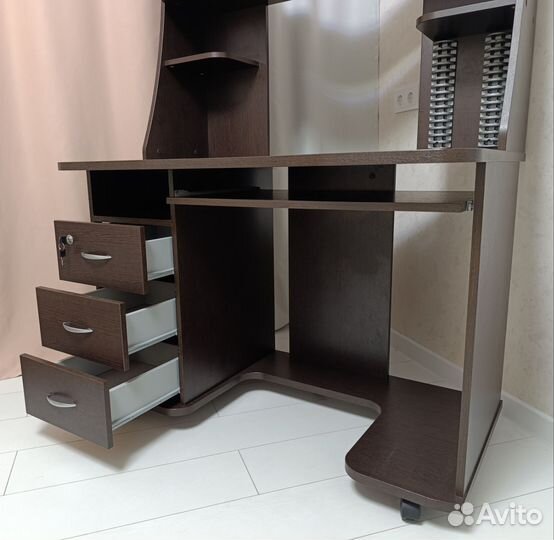 Компьютерный стол Васко