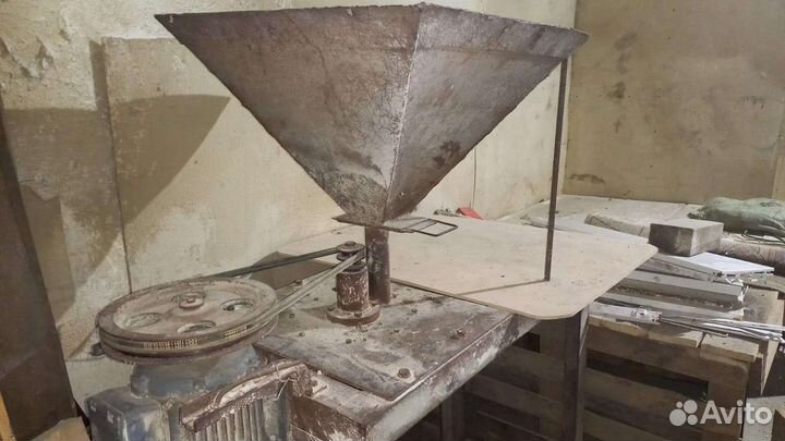 Зернодробилка