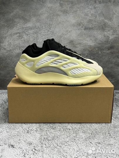 Кроссовки Adidas yeezy boost 700 v3