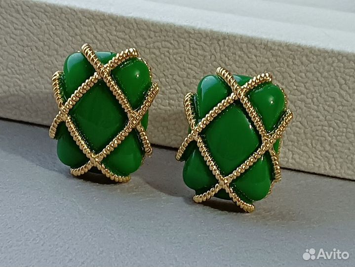 Стильные крупные серьги