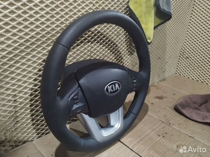 Руль / Kia Rio 3