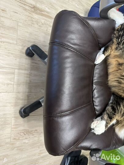 Офисное кресло руководителя