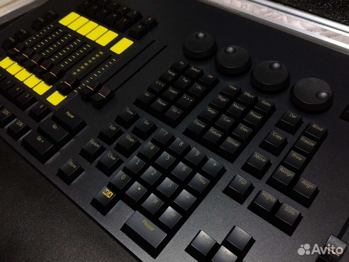 Пульт DMX MA lighting OnPC command wing